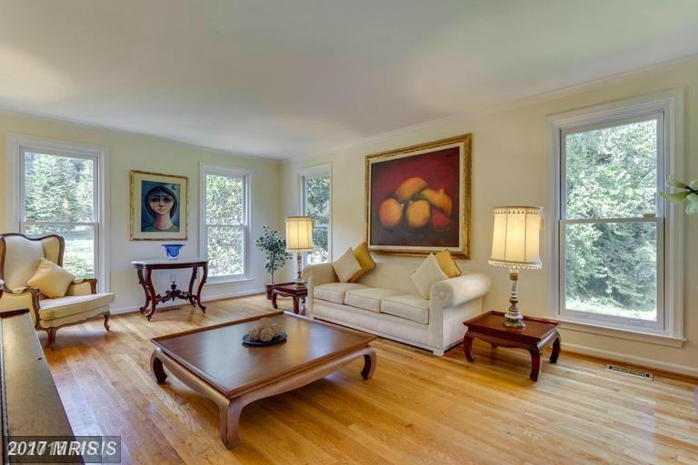 10000 Cloverdale Pl - Photo 2 of 25