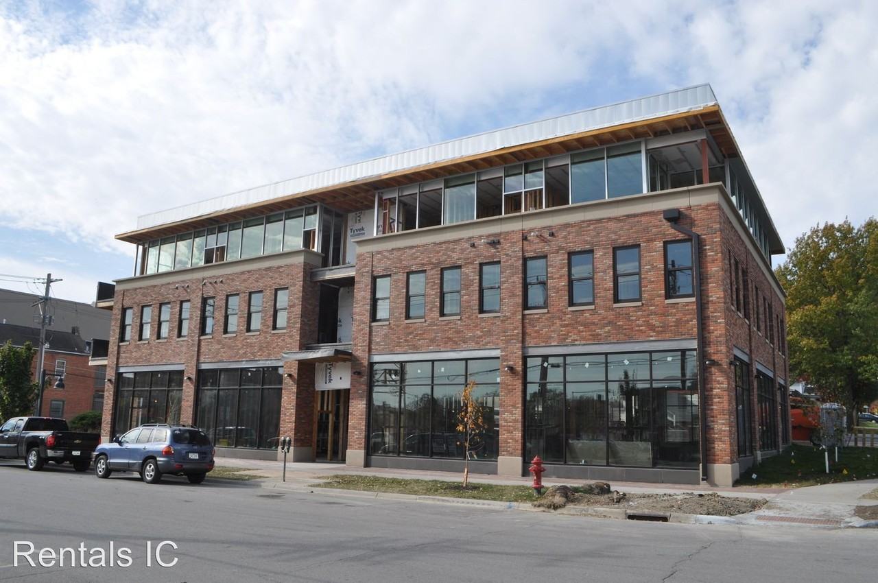 225 N Linn Street - Photo 2 of 12