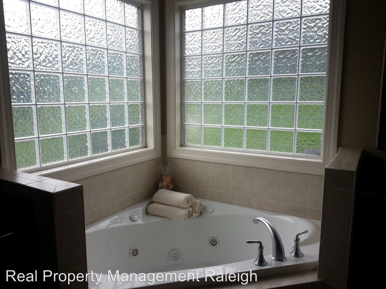 220 Meadow Glen Dr - Photo 2 of 19