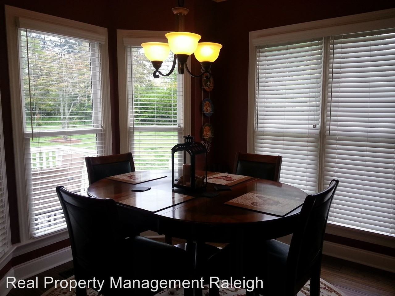 220 Meadow Glen Dr - Photo 3 of 19