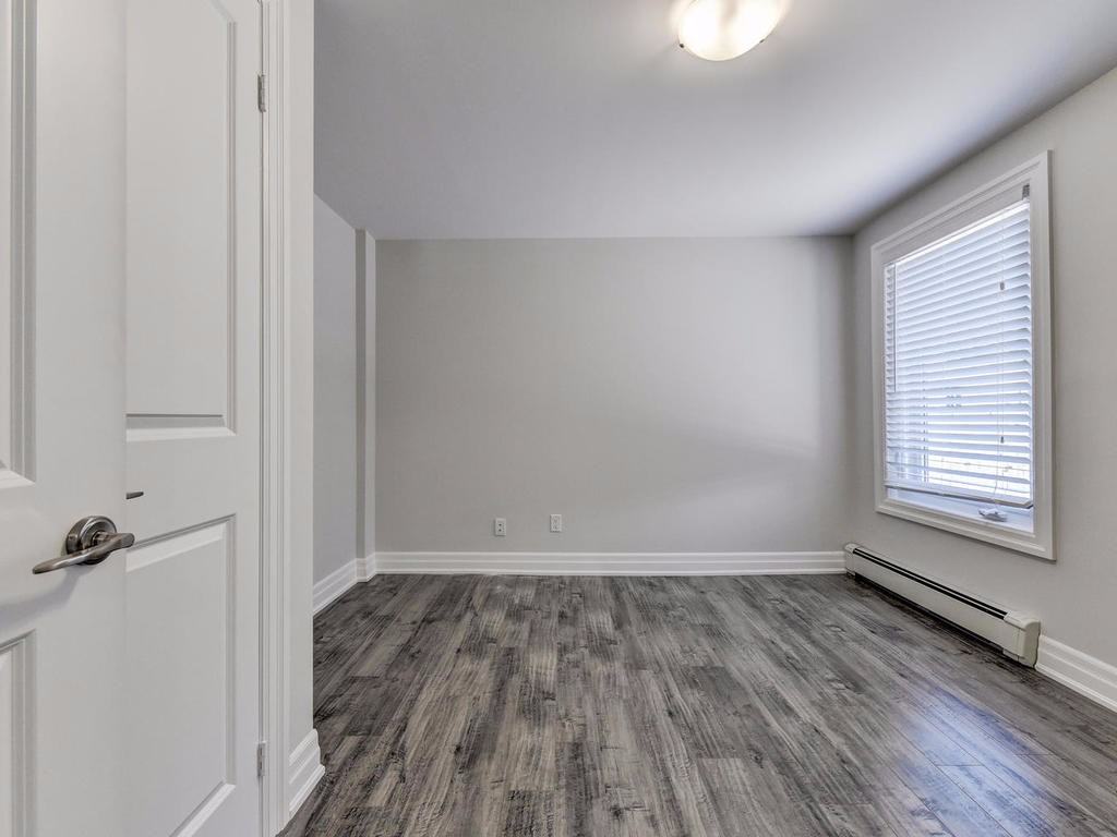 210 Ontario St E #4 - Photo 7 of 12