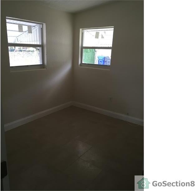 4270 SW 36th St - Photo 3 of 5