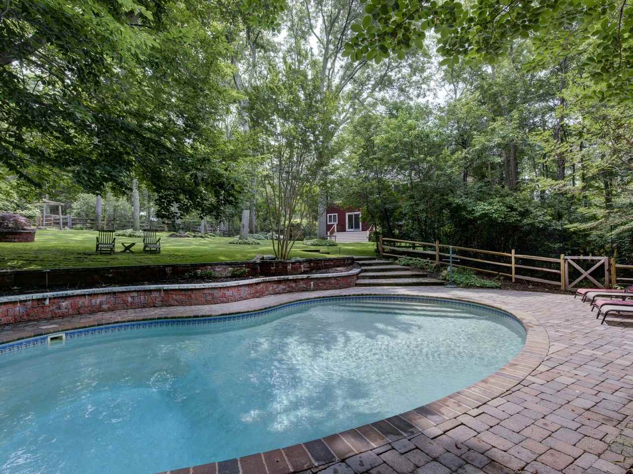 895 Holbrook Ln - Photo 2 of 12