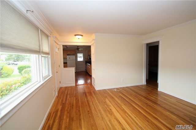 300 Commack Rd - Photo 3 of 12