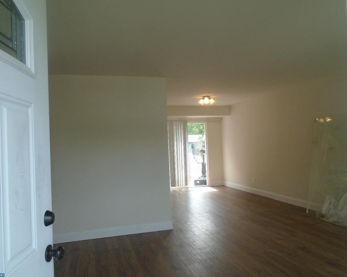 904 Holly Ln - Photo 2 of 18