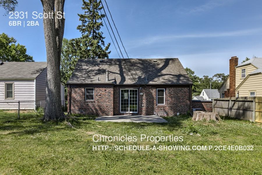 2931 Scott St - Photo 2 of 25