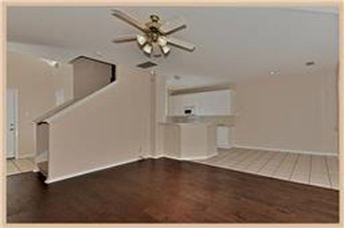 42 Ledgestone Pl - Photo 2 of 8