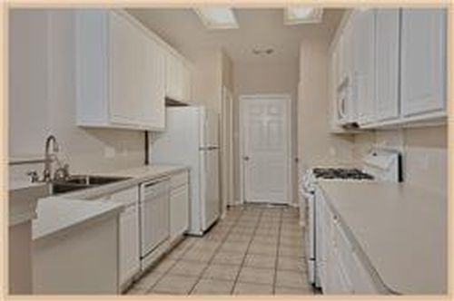 42 Ledgestone Pl - Photo 3 of 8