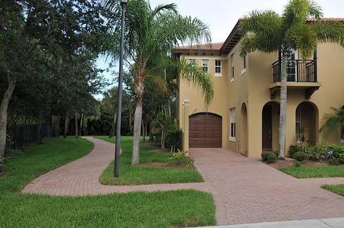 2812 Eagle Rock Cir