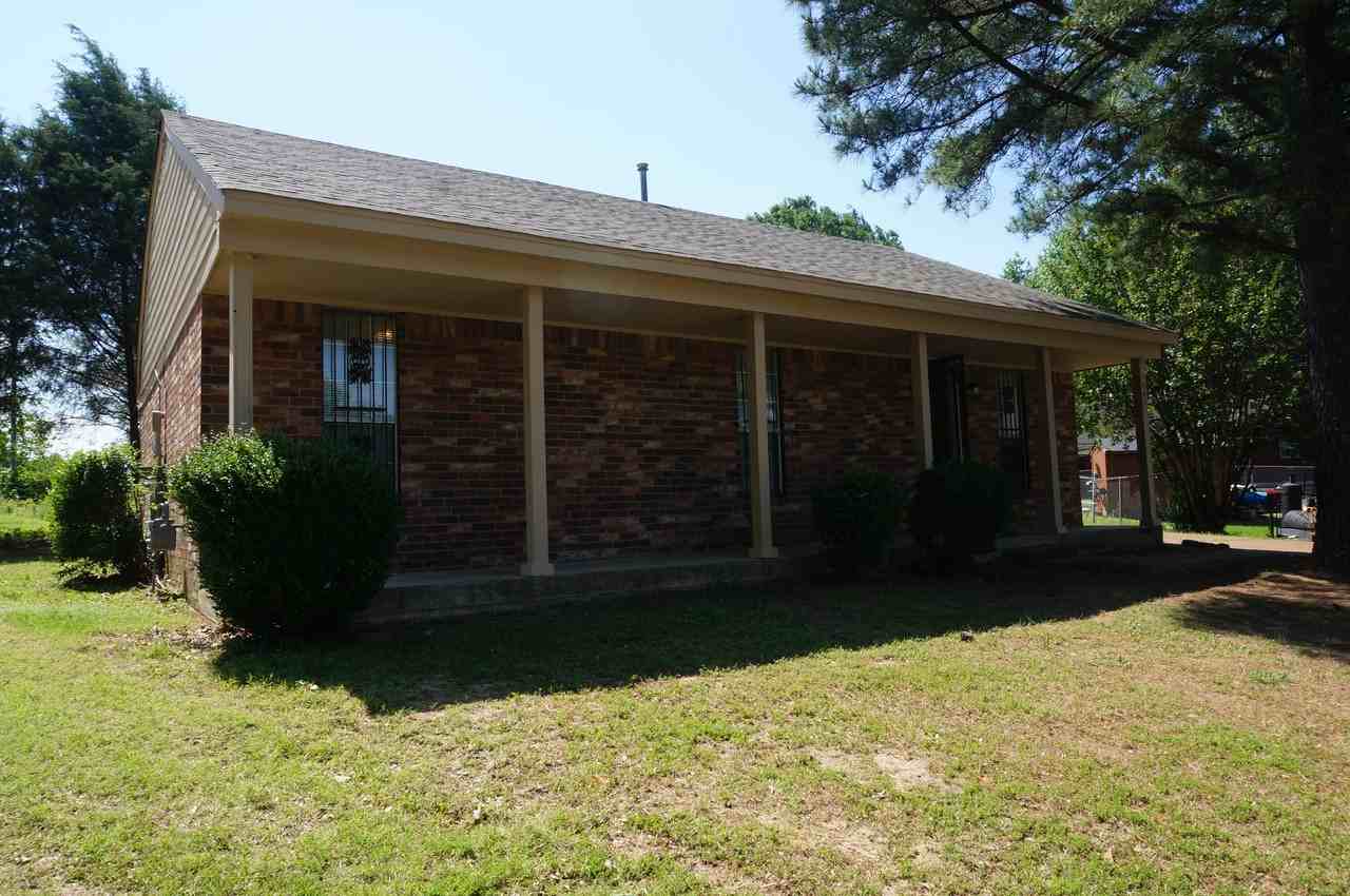 1745 Graceland Dr - Photo 2 of 18