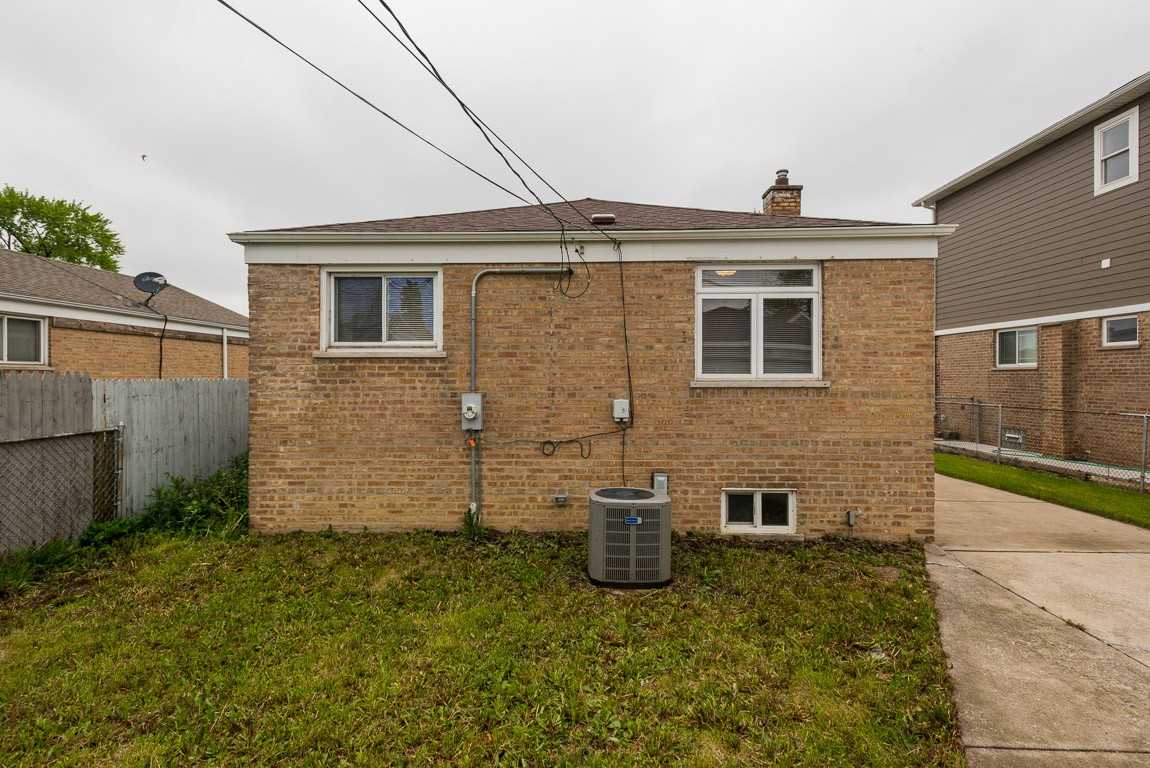 7952 S Kolin Ave - Photo 2 of 14