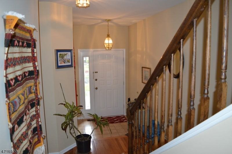 140 Kingston Ct - Photo 3 of 25