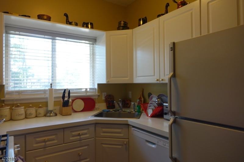 303 Brittany Dr #303 - Photo 3 of 8