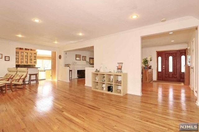 22 Robin Rd - Photo 2 of 25