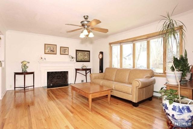 22 Robin Rd - Photo 3 of 25