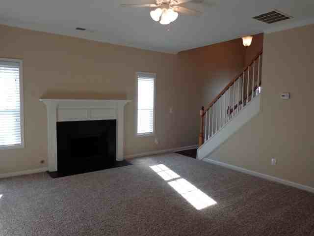 213 Cole Ct - Photo 3 of 14