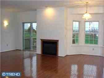 138 Ashley Way - Photo 3 of 12