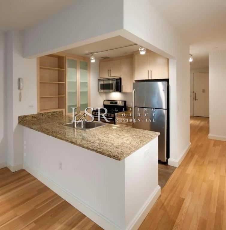 10 Hanover Square #15G