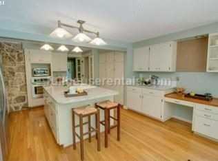 3050 McKendrick St - Photo 3 of 24