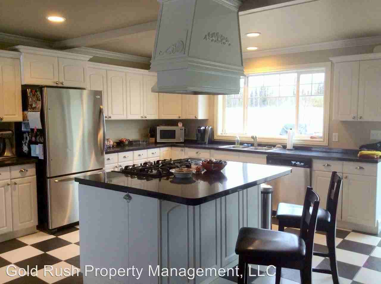 2555 Twin Lakes Dr - Photo 2 of 8