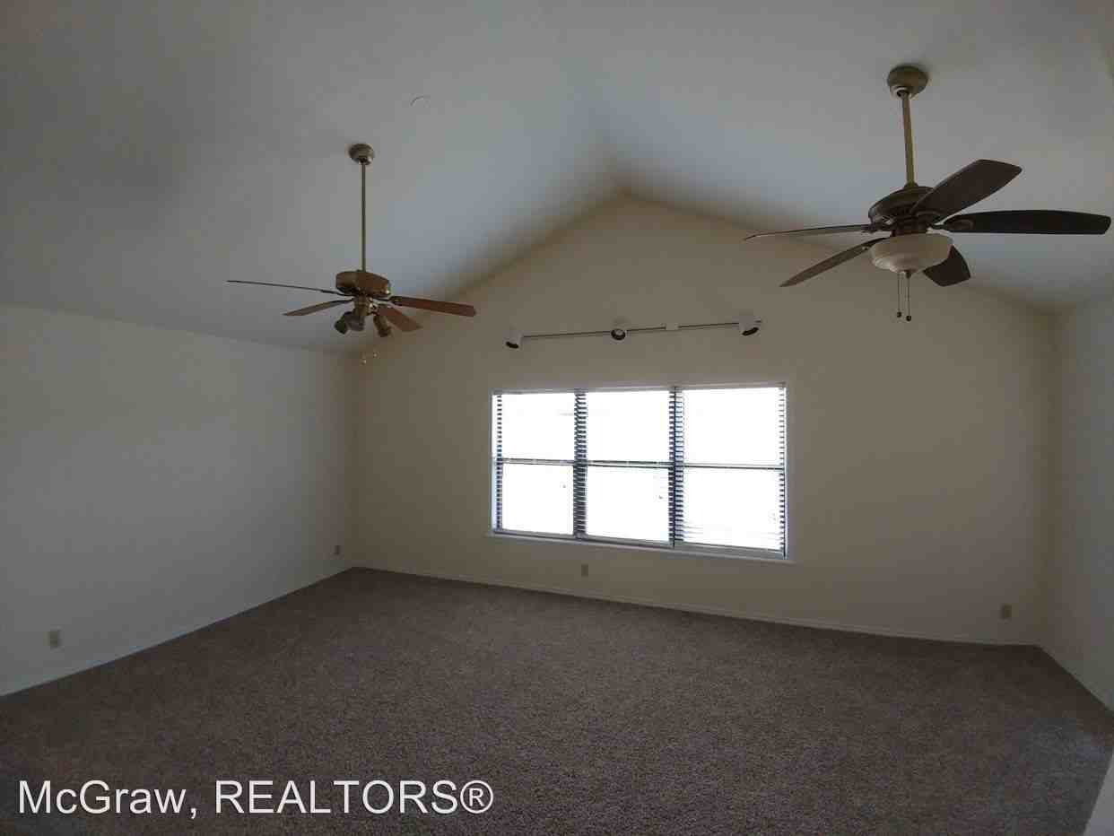 8736 E 47th Pl - Photo 2 of 10