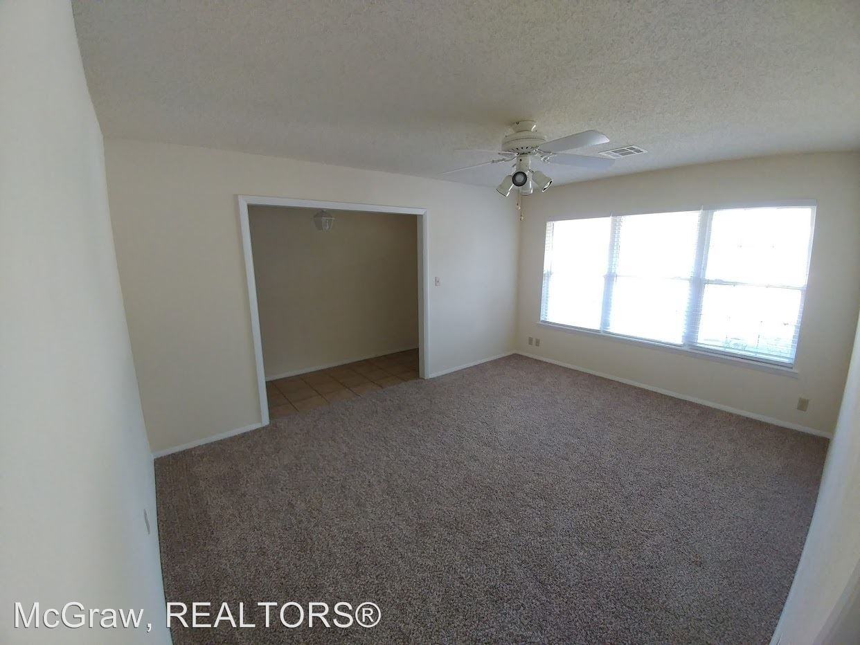 8736 E 47th Pl - Photo 3 of 10