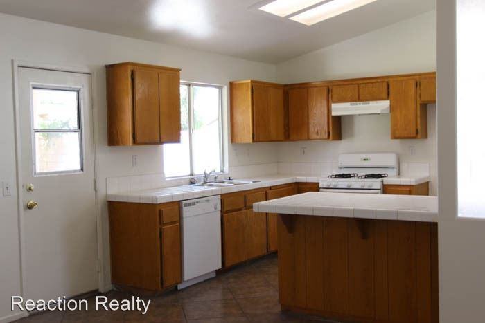 1240 Visconti Dr - Photo 3 of 13