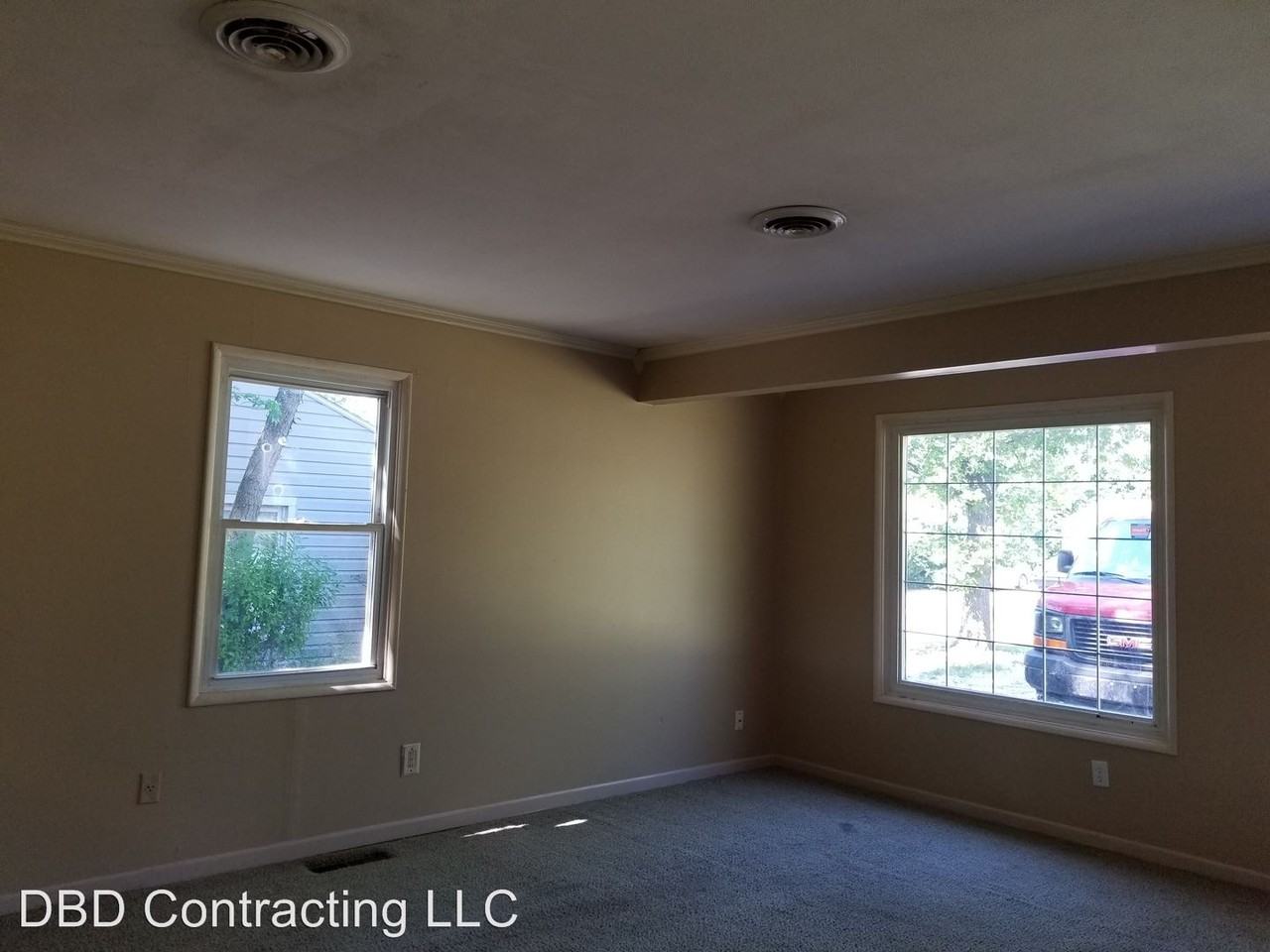 2920 White Oak Ave - Photo 3 of 9