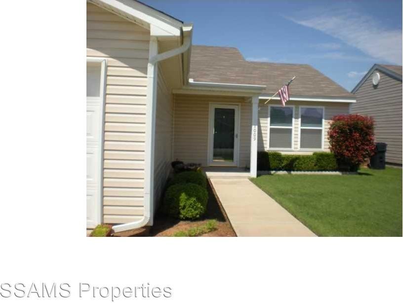 1009 Hyacinth Hollow Dr - Photo 2 of 8