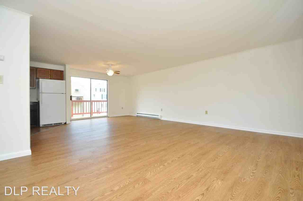 670-678 W Washington - HOLDINGS 670-678 W Washington St - Photo 2 of 17