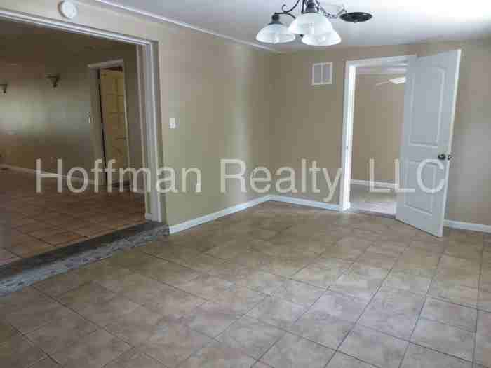 8233 Greenleaf Cir - Photo 3 of 19