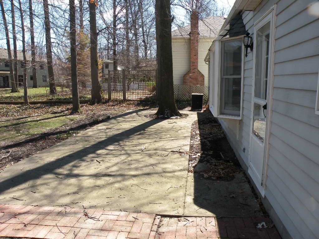 3945 Deepwoods Way - Photo 2 of 23