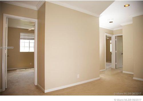584 Cambridge Dr - Photo 2 of 8