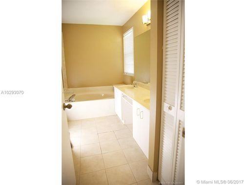 584 Cambridge Dr - Photo 3 of 8