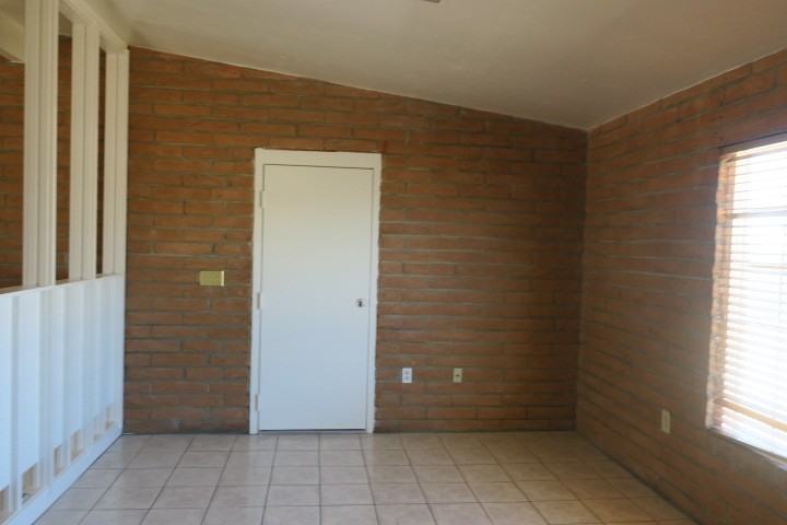 213 E 5th Pl - Photo 3 of 18