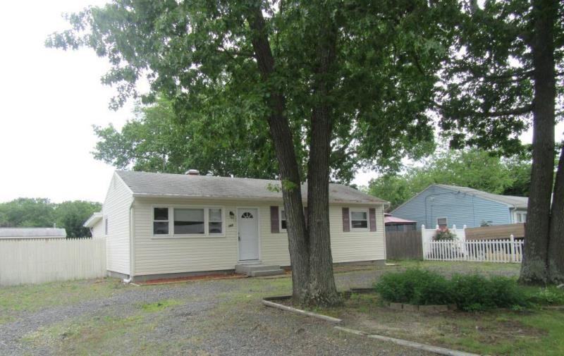 345 Yorktown Dr - Photo 2 of 17