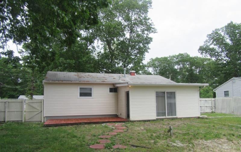 345 Yorktown Dr - Photo 3 of 17