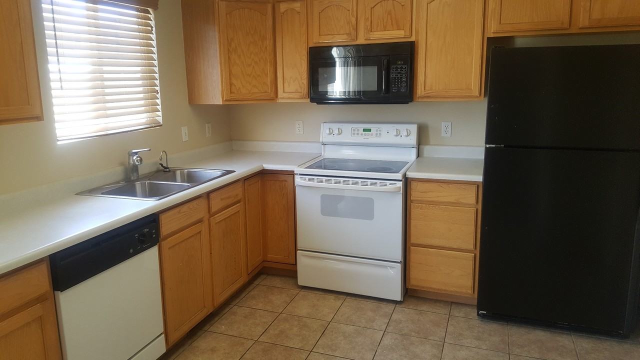 3740 Pronghorn Ln - Photo 3 of 11