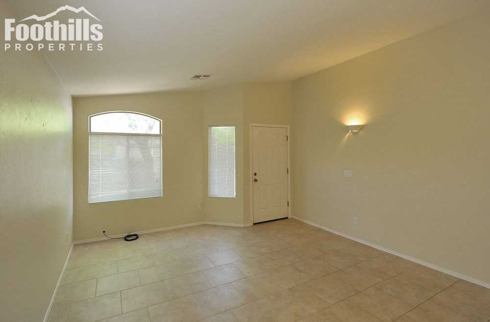 7826 E Sabino Hollow Ct - Photo 2 of 25