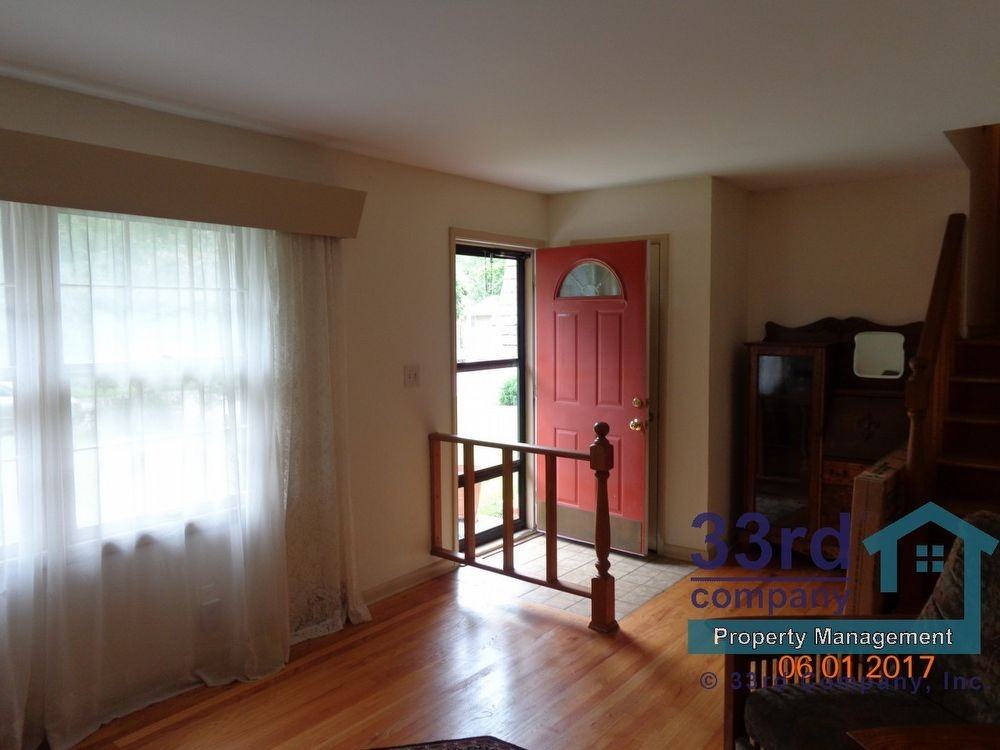 7724 W 96th St - Photo 2 of 18