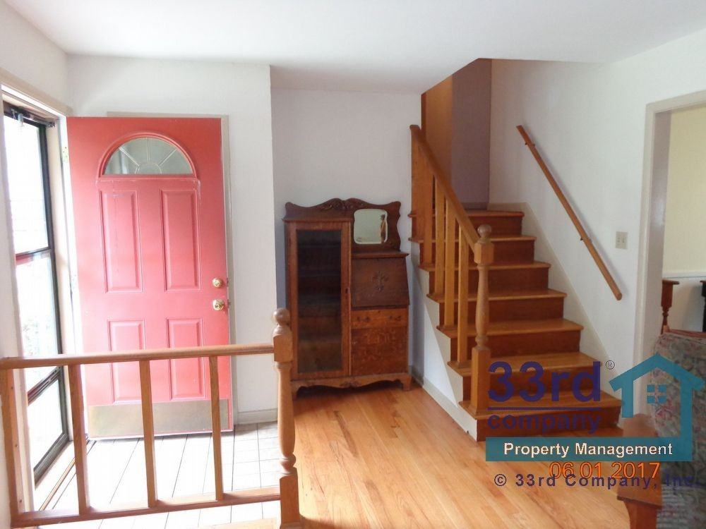 7724 W 96th St - Photo 3 of 18