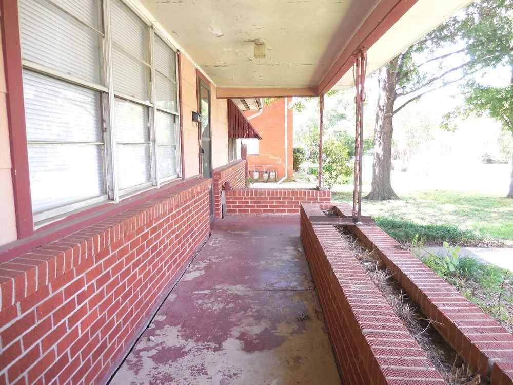 1106 Frame St - Photo 2 of 13