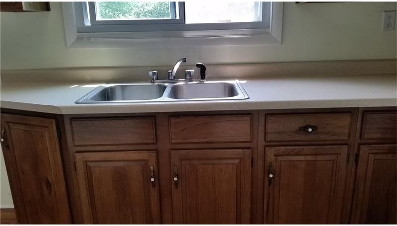 5886 Lee Ave - Photo 3 of 16