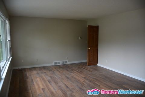 9133 Oakwood Rd - Photo 3 of 10