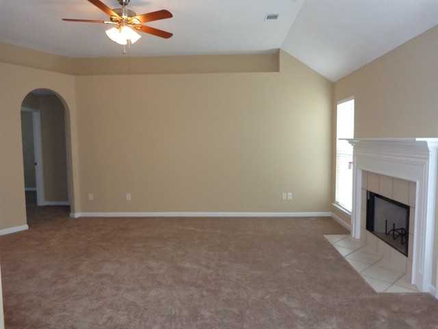 123 Hall St - Photo 2 of 20