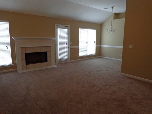 123 Hall St - Photo 3 of 20