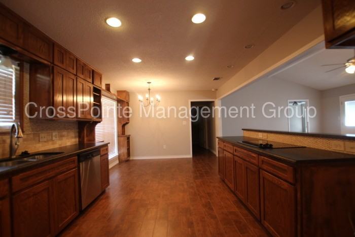 403 Willow Rd - Photo 3 of 22