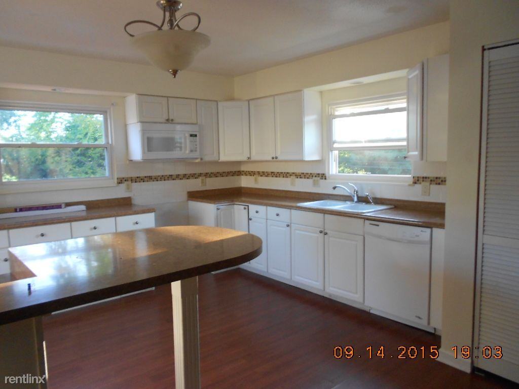 3233 Hepfer Rd - Photo 3 of 10