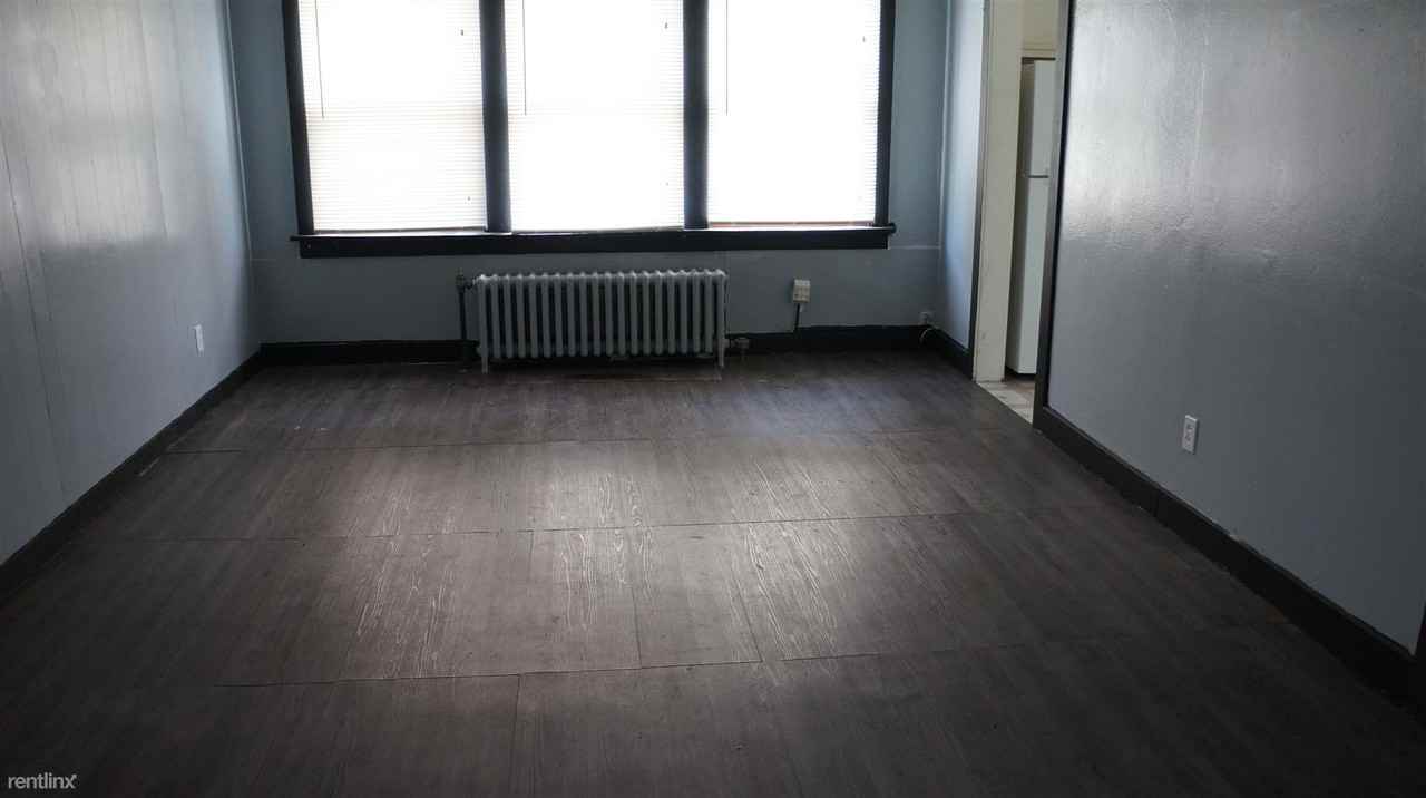 224 Jefferson Ave - Photo 2 of 10