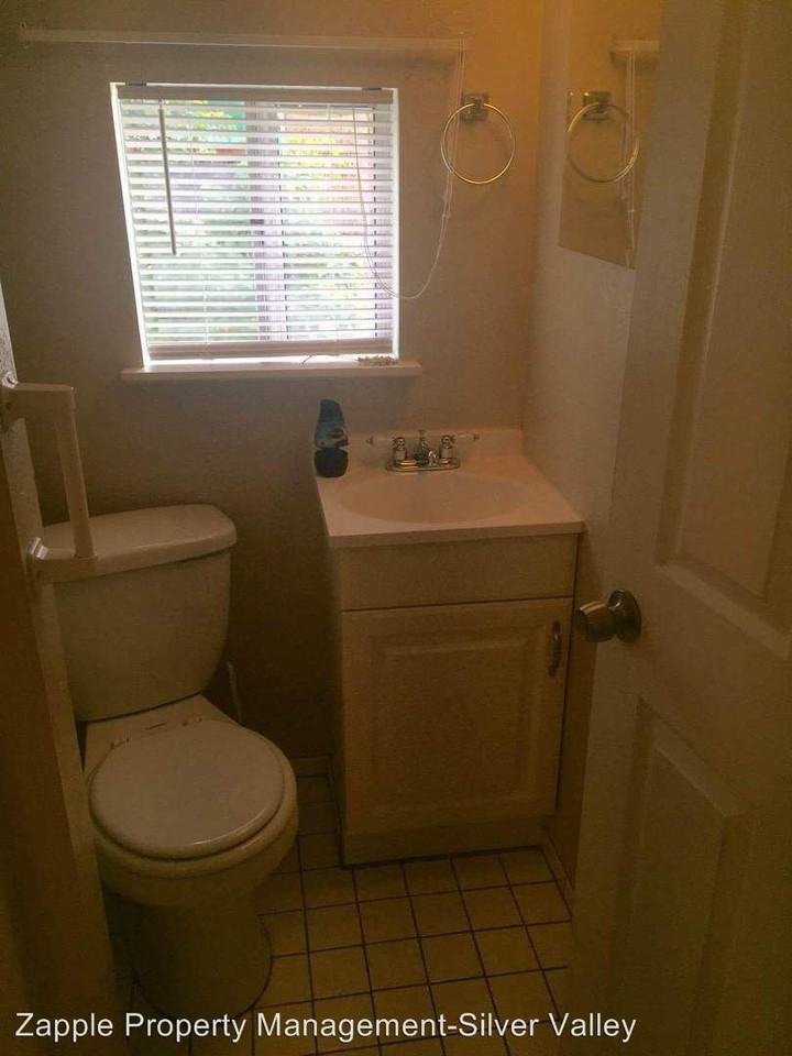 208 C St - Photo 3 of 7